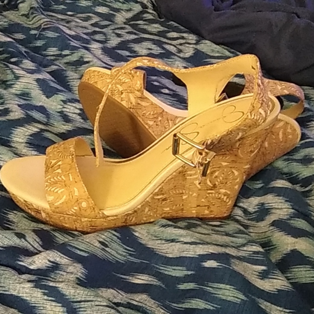Size 8 Jessica Simpson corkscrew wedges